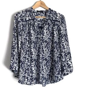 ZOA New York blue and white floral blouse size Medium